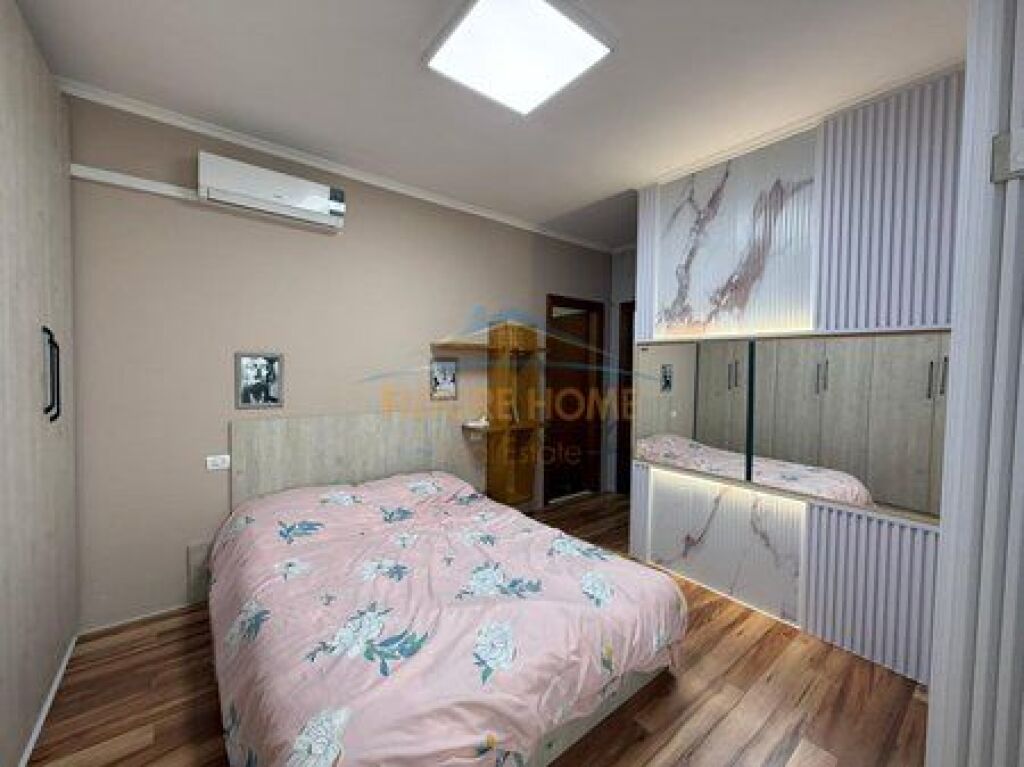 Shitet, Apartament 3+1+2+ Post Parkimi, Liqeni i Thatë, Tiranë.