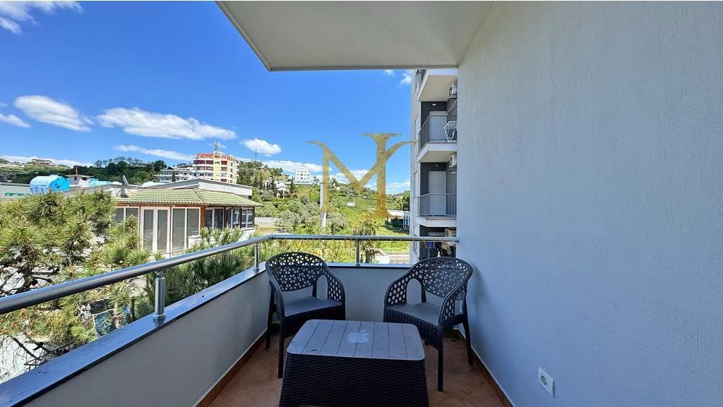 Appartamento 1+1 in vendita. 4° piano, senza ascensore. Shkembi Kavajes, vicino a Bonita, Kraja e Dolce Vita Hotel.