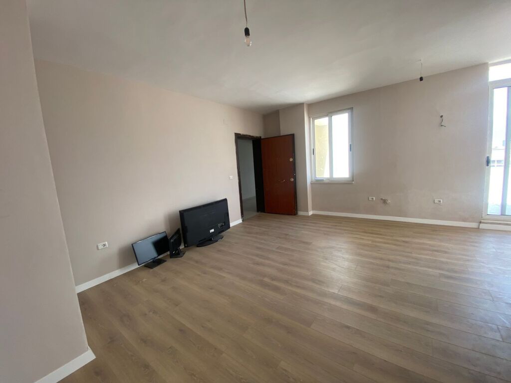 Vendesi in vendita 2+1+2 + Veranda ad Astir, Complesso Fratari
