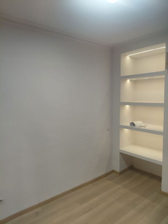 Shop for rent area 11m2