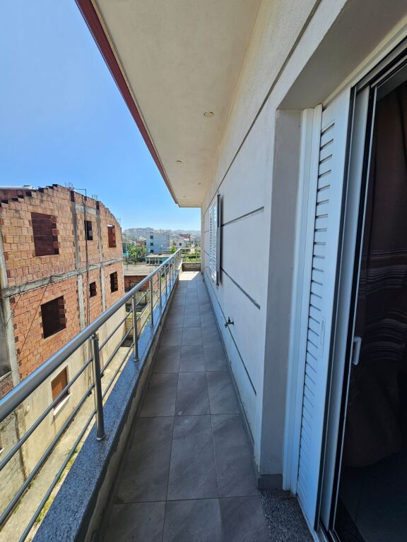 JEPET ME QERA SUPER APARTAMENT 2+1 I MOBILUAR  NE ISH KËNETË DURRËS