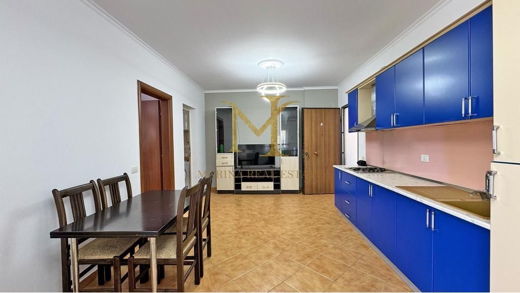 Appartamento 1+1 in vendita. 4° piano, senza ascensore. Shkembi Kavajes, vicino a Bonita, Kraja e Dolce Vita Hotel.