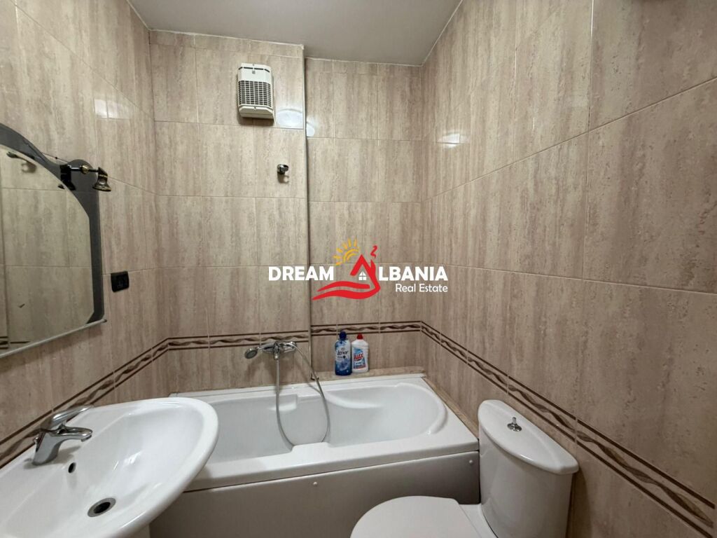 Jepet me qera apartament 2+1+2 me Post parkimi tek 9 -kateshet, Tirane (ID 42214979)
