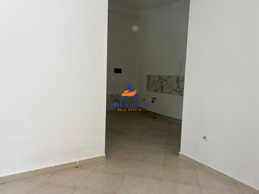 SHITET AMBIENT 73M2 "RRUGA LONI LIGORI, ASTIR" 135.000 EURO