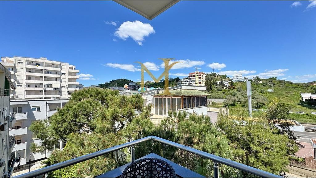 Appartamento 1+1 in vendita. 4° piano, senza ascensore. Shkembi Kavajes, vicino a Bonita, Kraja e Dolce Vita Hotel.