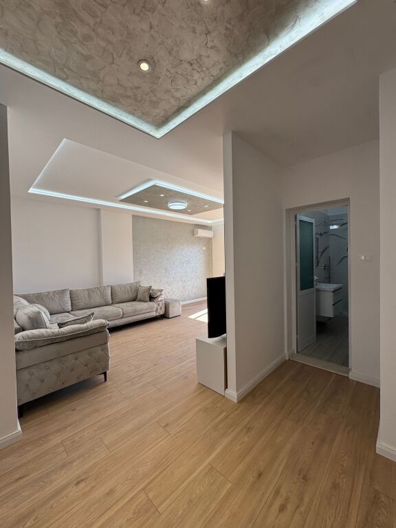 Vendesi Appartamento 2+1 Lungomare Vlore