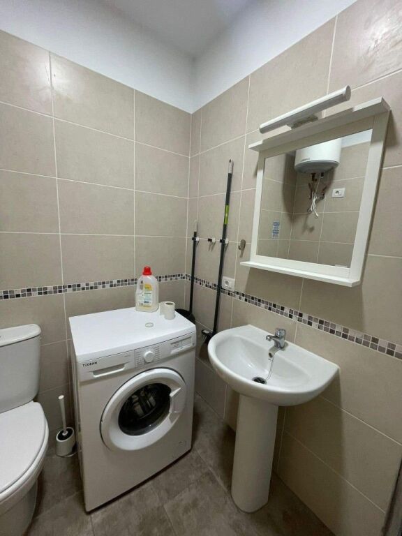 Vicino a piazza Wilson, si affitta un appartamento 1+1.