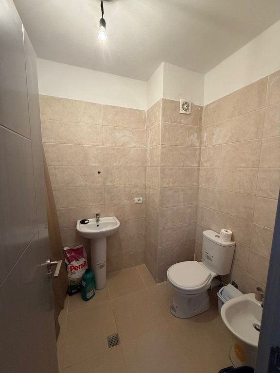 VENDIAMO APPARTAMENTO 2+1+2 ALLA FINE DELLA STRADA 5 MAJI 140.000 € Sup. Totale  100m2