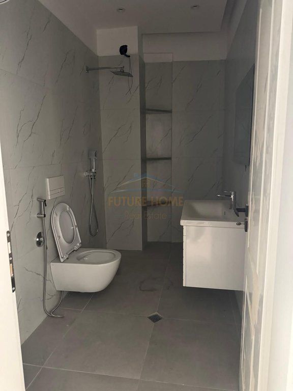 Shitet apartament 1+1 , 5 Maj Tirane
