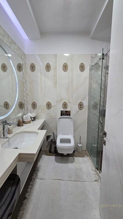 JEPET ME QERA PENTHOUSE 3+1+2 ME VERANDE + POST PARKIMI, LIQENI I THATE!!!