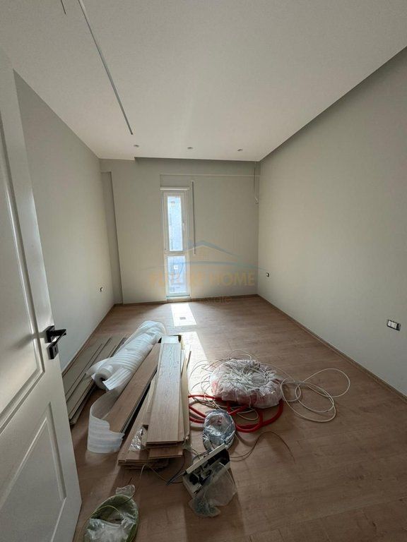 Shitet, Apartament 2+1, 5 Maji, Tirane.