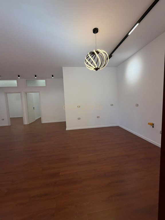 IN VENDITA APPARTAMENTO 2+1+2 BAGNI E VERANDA, SEFER EFENDIU, DURRËS!