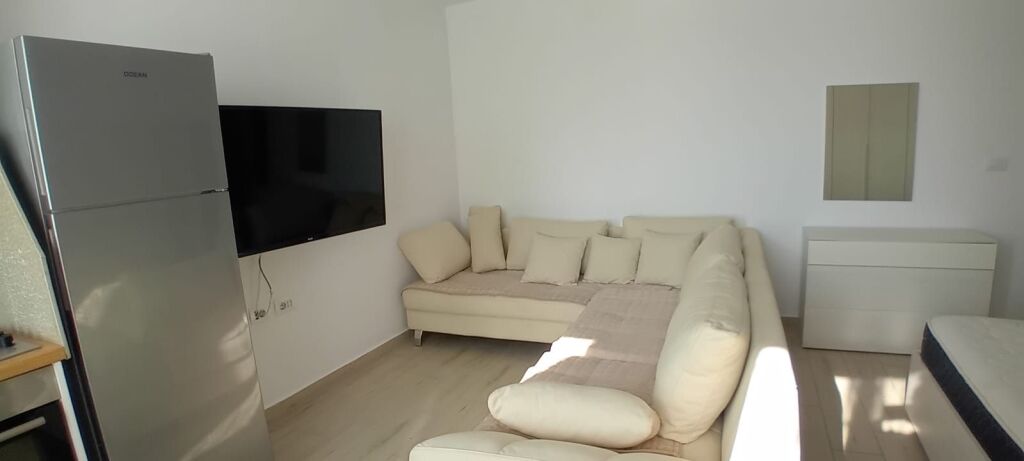 🏢Rruga Ferit Xhajko,,jepet me qera garsoniere 50m2,e mobiluar.40,000 Leke