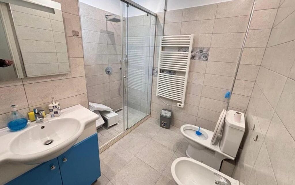 FOR RENT 3+1 APARTMENT – NEAR THE RED SCHOOL, TIRANA 🏡