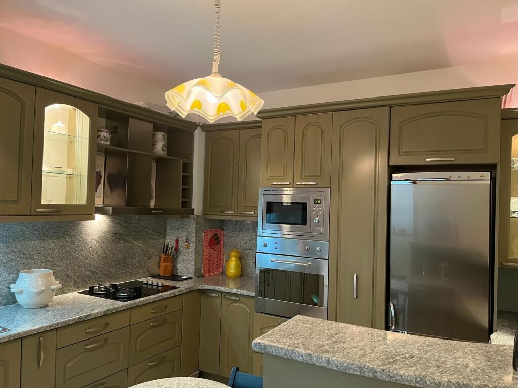 🏡 FOR RENT | JEPET ME QIRA APARTAMENT 3+1+2+2 – VLORË, SKELE (BULEVARDI)