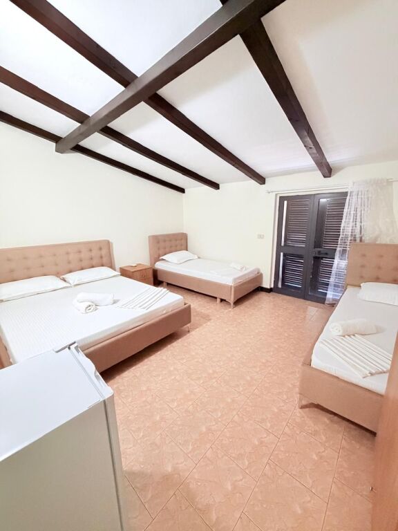 JEPET ME QERA APART-HOTEL NE ZONEN HEKURUDHA, PLAZH