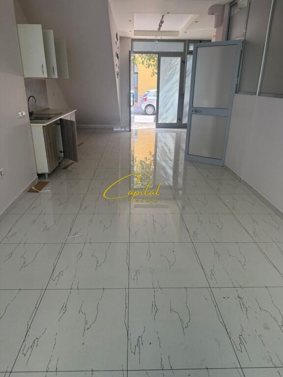BUSINESS PREMISES FOR RENT 80 M2 DIBRA STREET 120,000 LEKE