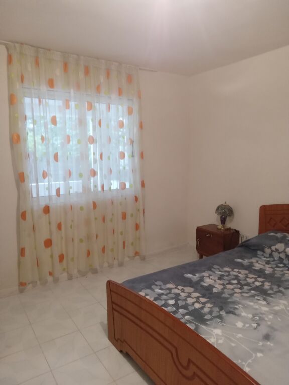🏡 JEPET ME QIRA – SHTËPI PRIVATE 2+1 | VLORË – CENTRALE Jepet me qira shtëpi private 2+1 në zonën