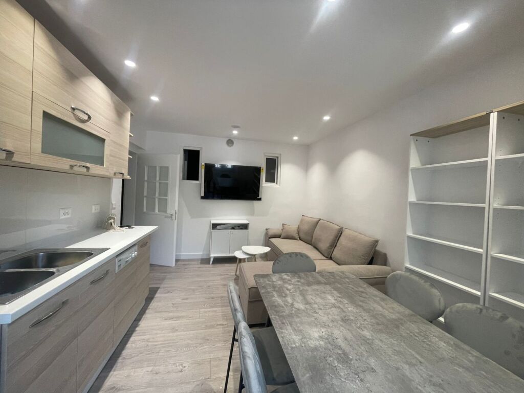 🏢Asim Vokshi Street, opposite the "Harry Fultz" Institute, a 1+1 furnished apartment is for rent. 50,000 Leke