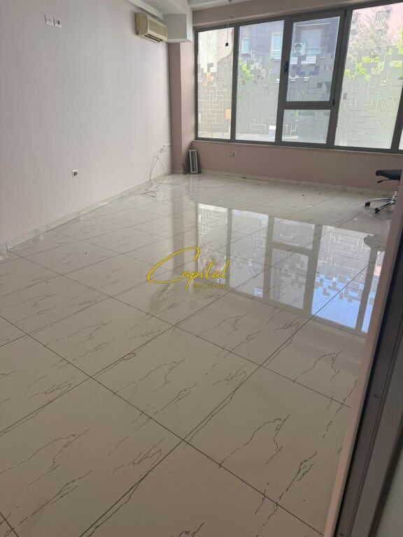 BUSINESS PREMISES FOR RENT 80 M2 DIBRA STREET 120,000 LEKE