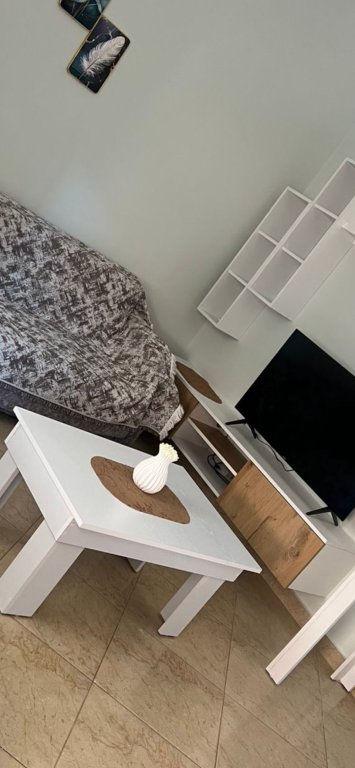 apartament me qera 1+1 Astir