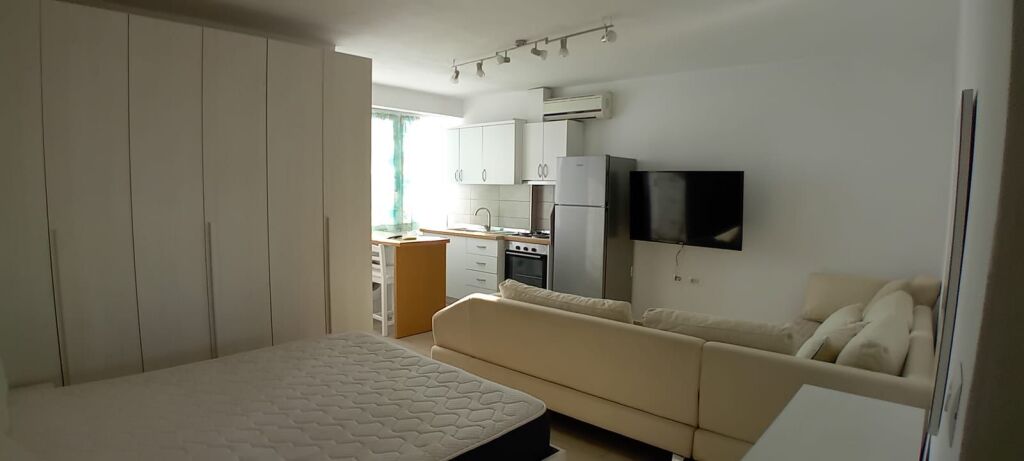🏢Rruga Ferit Xhajko,,jepet me qera garsoniere 50m2,e mobiluar.40,000 Leke