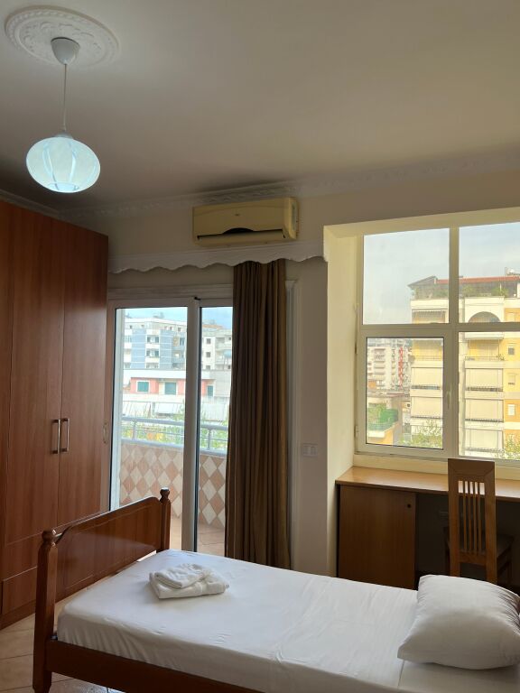 🏡 Jepet me qera Apartament Gjigand 2+1+2 &amp; 2 Bllk ne Vlore - Perballe Shk. Jani Minga - 40,000 Lekë/Muaji