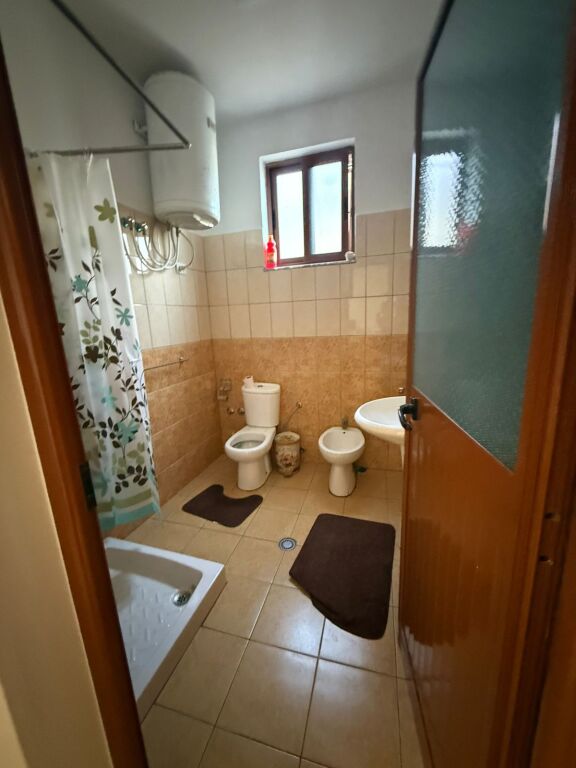 Bulevardi Ri Jepet Apartament 2+1 Me Qera