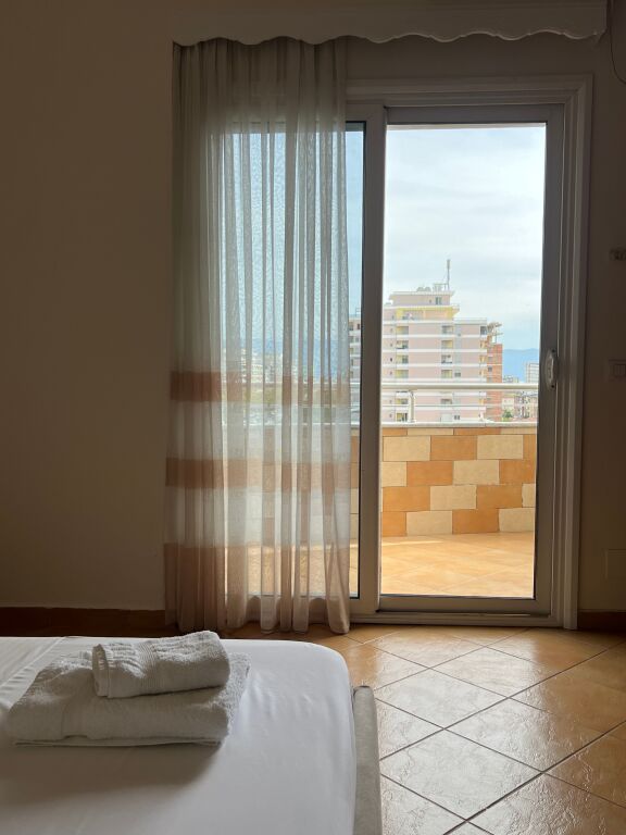 🏡 Jepet me qera Apartament Gjigand 2+1+2 &amp; 2 Bllk ne Vlore - Perballe Shk. Jani Minga - 40,000 Lekë/Muaji