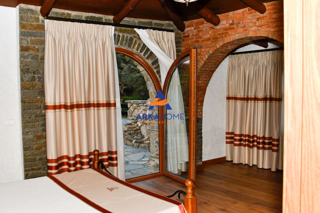 RESORT FOR SALE 1440M2 "MAMICA SQUARE, PETRELE" 4,000,000 EURO