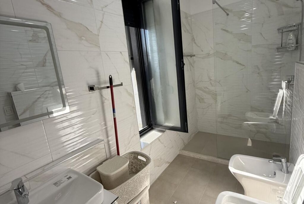 Tek Bulevardi Ri Jepet Apartament 2+1+2 I Mobiluar!