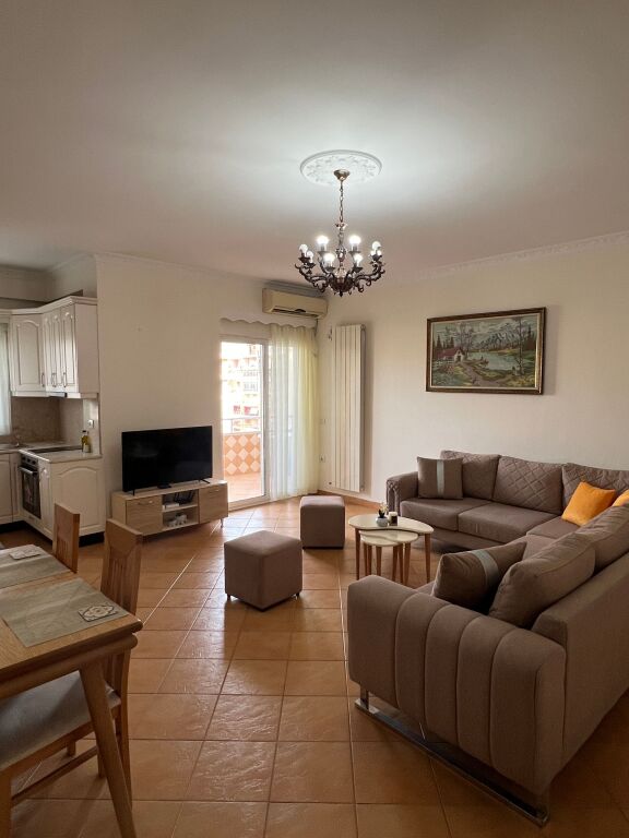 🏡 Jepet me qera Apartament Gjigand 2+1+2 &amp; 2 Bllk ne Vlore - Perballe Shk. Jani Minga - 40,000 Lekë/Muaji