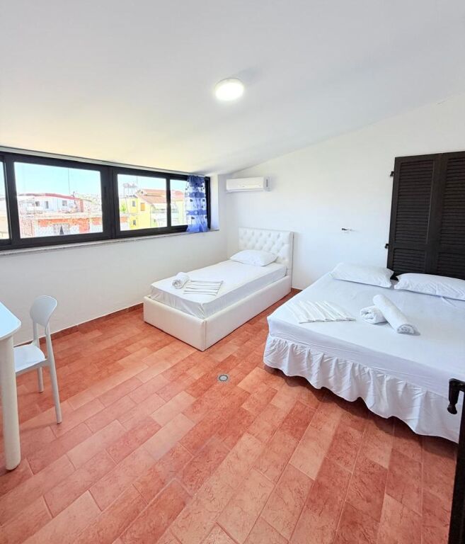 JEPET ME QERA APART-HOTEL NE ZONEN HEKURUDHA, PLAZH