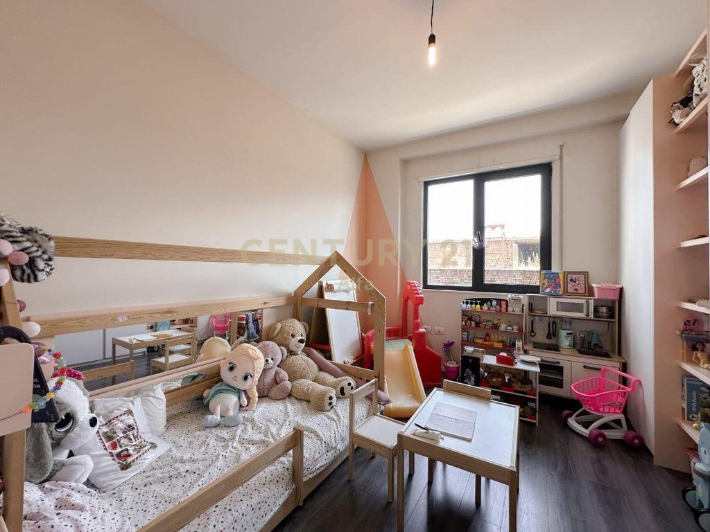 Apartament 2+1 perball UET-se ne Porcelan
