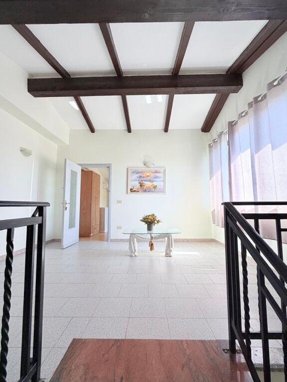 JEPET ME QERA APART-HOTEL NE ZONEN HEKURUDHA, PLAZH
