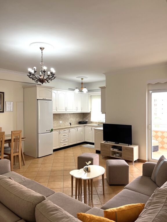 🏡 Jepet me qera Apartament Gjigand 2+1+2 &amp; 2 Bllk ne Vlore - Perballe Shk. Jani Minga - 40,000 Lekë/Muaji