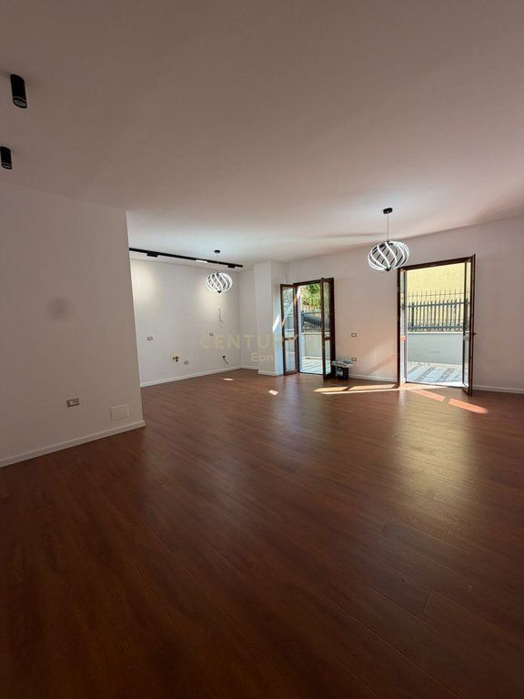 IN VENDITA APPARTAMENTO 2+1+2 BAGNI E VERANDA, SEFER EFENDIU, DURRËS!