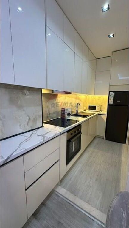 Jepet me Qera Apartament 1+1 tek Shkolla e Kuqe