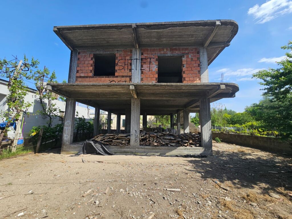 🏡 SHITET SHTËPI PRIVATE 2 KATE – FAZË KARABINA TEK XHAMIA 4 MINARET