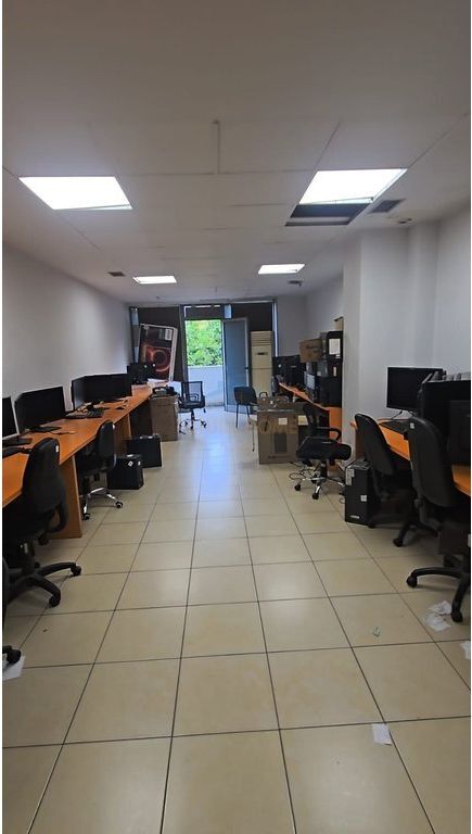 In vendita, Locale Commerciale, Condor Center, Tirana