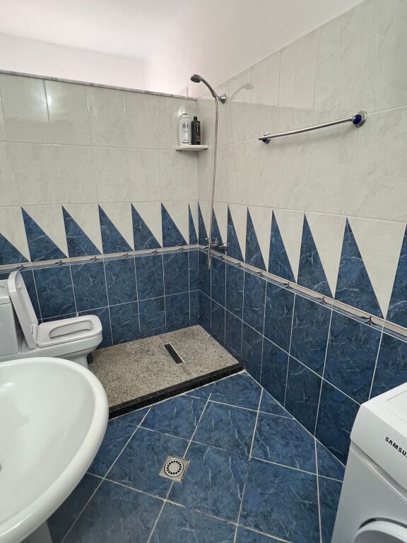 🏡 Jepet me qera Apartament Gjigand 2+1+2 &amp; 2 Bllk ne Vlore - Perballe Shk. Jani Minga - 40,000 Lekë/Muaji