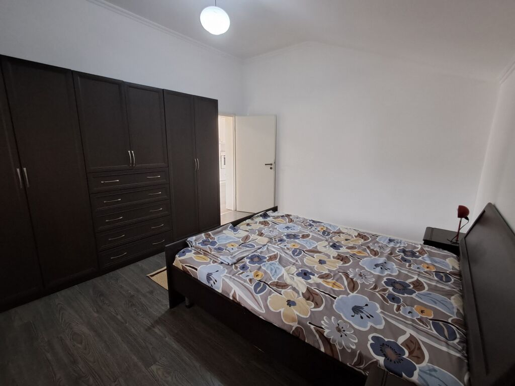 Appartamento 2+1 in affitto + parcheggio privato incluso nel prezzo, via Haki Gjici