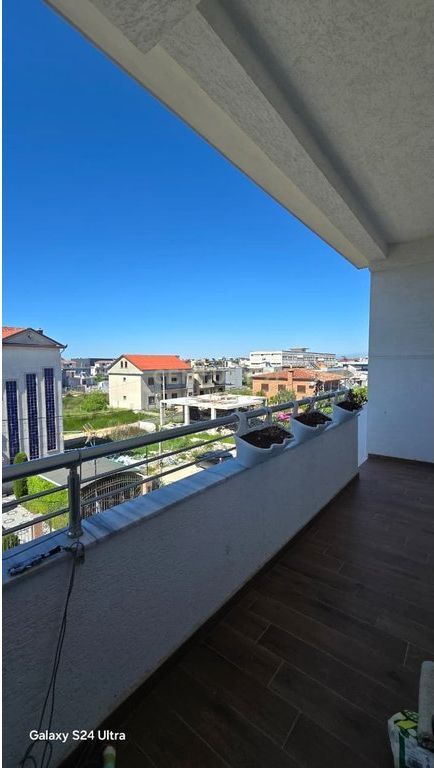 Vila 3-katëshe për shitje në Durrës, !!