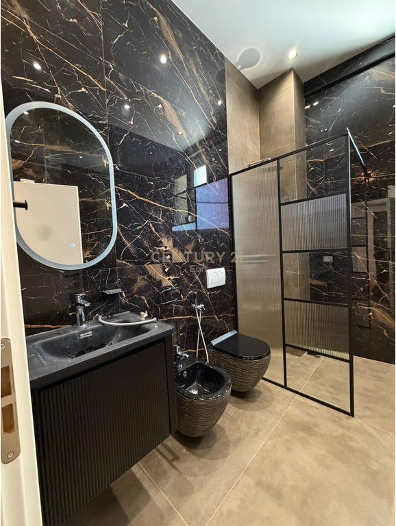 IN VENDITA APPARTAMENTO 2+1+2 BAGNI E VERANDA, SEFER EFENDIU, DURRËS!