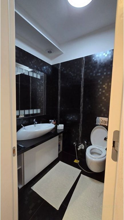 JEPET ME QERA PENTHOUSE 3+1+2 ME VERANDE + POST PARKIMI, LIQENI I THATE!!! 1,600 € /Muaj