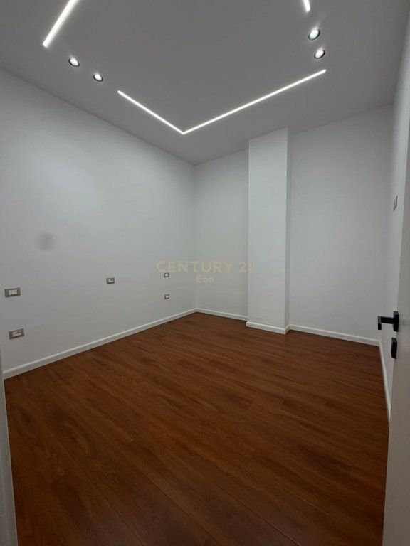 IN VENDITA APPARTAMENTO 2+1+2 BAGNI E VERANDA, SEFER EFENDIU, DURRËS!