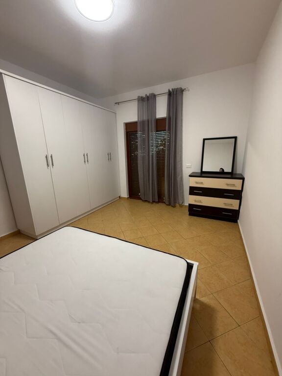 Bulevardi Ri Jepet Apartament 2+1 Me Qera