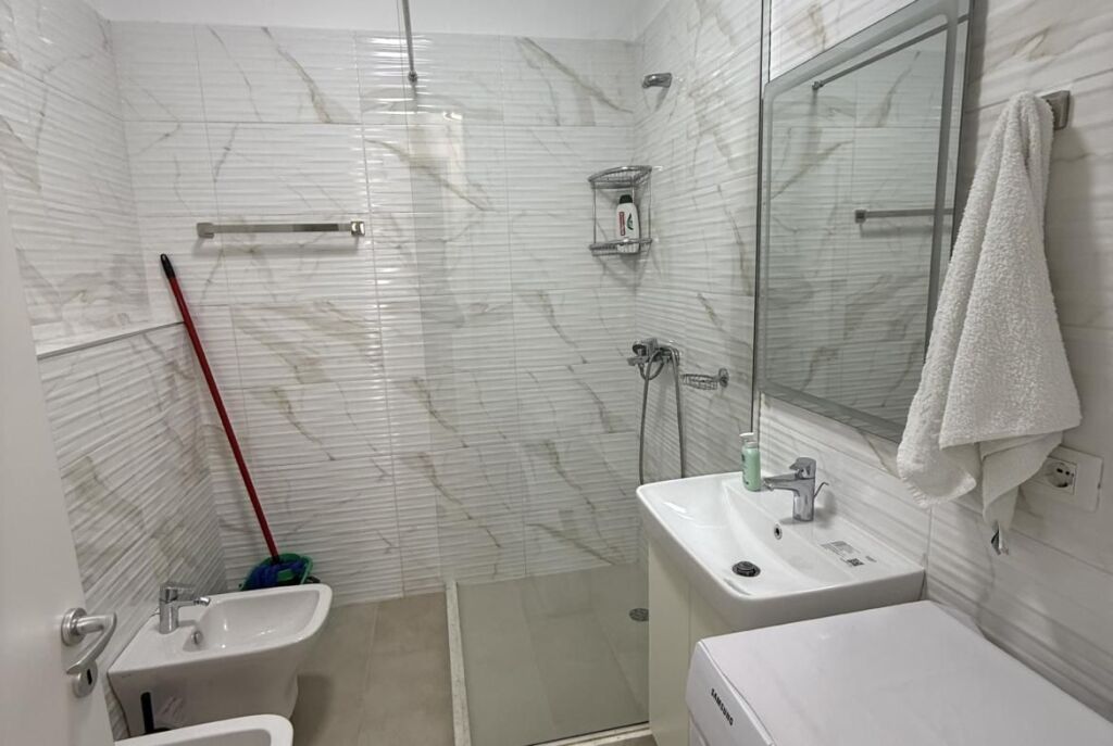Tek Bulevardi Ri Jepet Apartament 2+1+2 I Mobiluar!