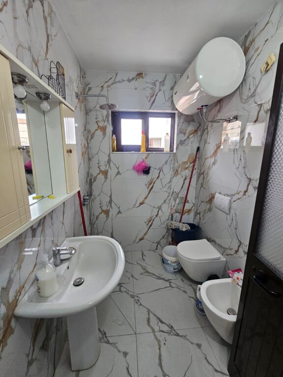 *JEPET ME QERA APARTAMENT 2+1, LAGJA 10, DURRËS*- SHKOLLA- HAJDAR DUSHI
