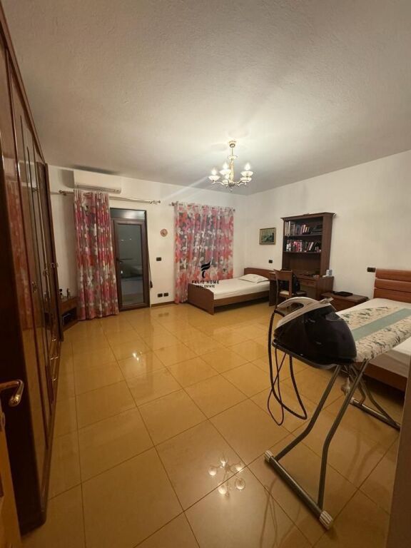 APARTAMENT ME QERA 3+1+2 RUGA E ELBASANIT 130.000 LEKE  FH-73486